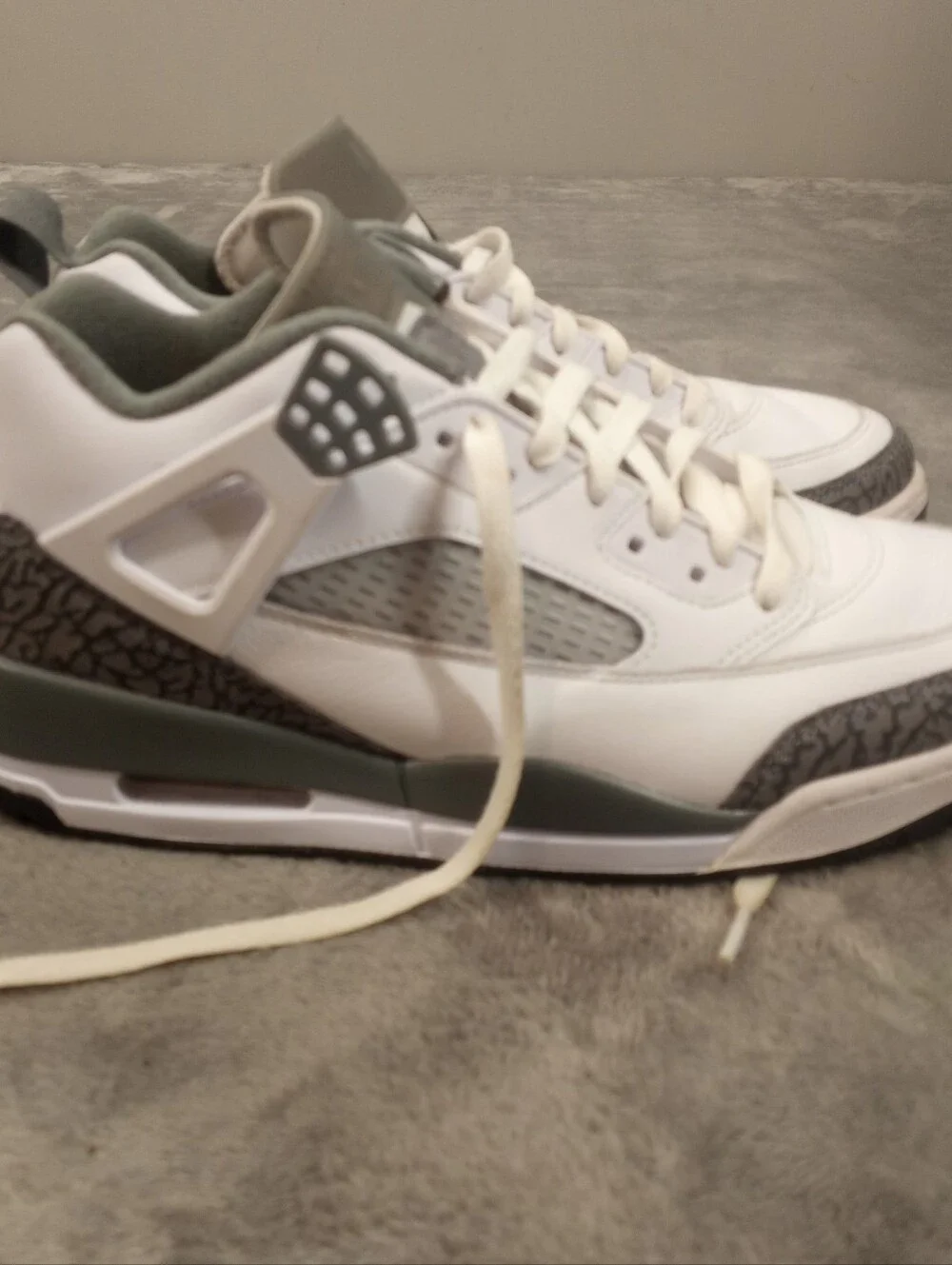 Jordan Men's White and Gray Retro Basketball Sneakers Size 8.5